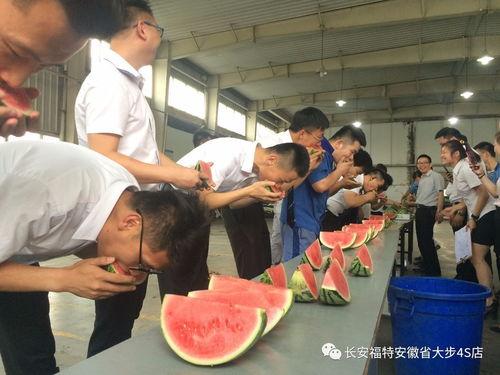 吃瓜群众合影,吃瓜群众欢乐合影瞬间