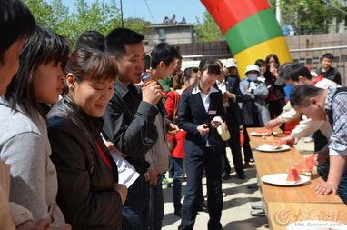 济宁乔羽小学吃瓜